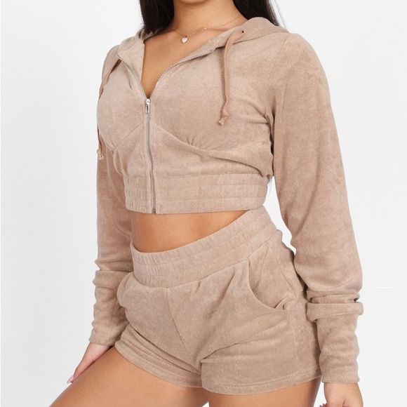 Tan BeigeTwo Piece Shorts Set - Picture 3 of 3